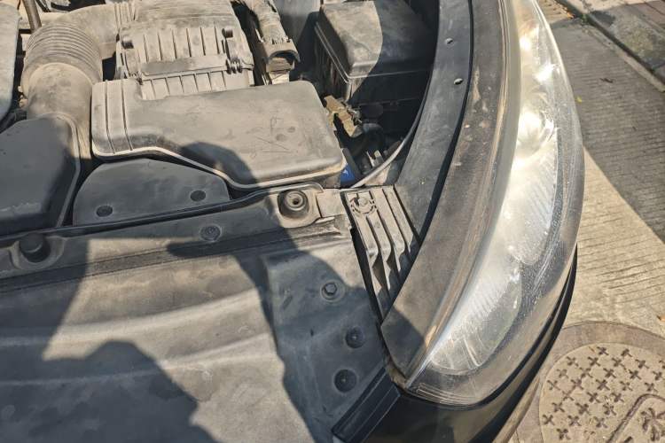 Used Hyundai ix35 2012 2.0L Manual Two-Wheel Drive New Edition GL Engine Bay Left