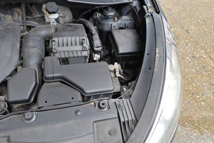Used Hyundai ix35 2012 2.0L Automatic Two-Wheel Drive New Edition GL Engine Bay Left