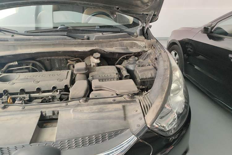 Used Hyundai ix35 2012 2.0L Automatic Two-Wheel Drive Elite Edition GLS Engine Bay Left