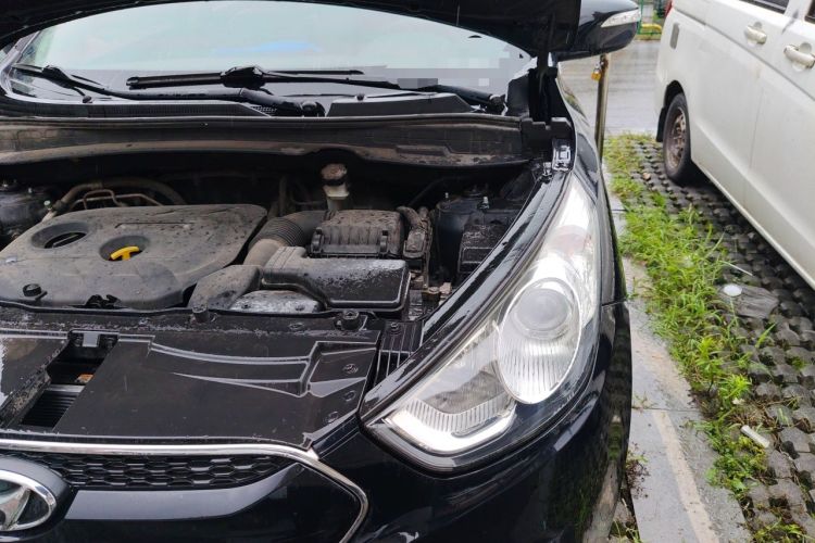 Used Hyundai ix35 2012 2.0L Automatic Two-Wheel Drive Elite Edition GLS Engine Bay Left