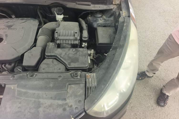 Used Hyundai ix35 2012 2.0L Automatic Two-Wheel Drive Elite Edition GLS Engine Bay Left