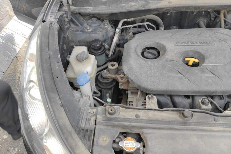 Used Hyundai ix35 2012 2.0L Automatic Two-Wheel Drive Elite Edition GLS Engine Bay Right