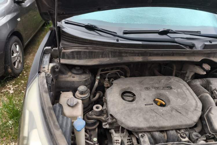 Used Hyundai ix35 2012 2.0L Automatic Two-Wheel Drive New Edition GL Engine Bay Right