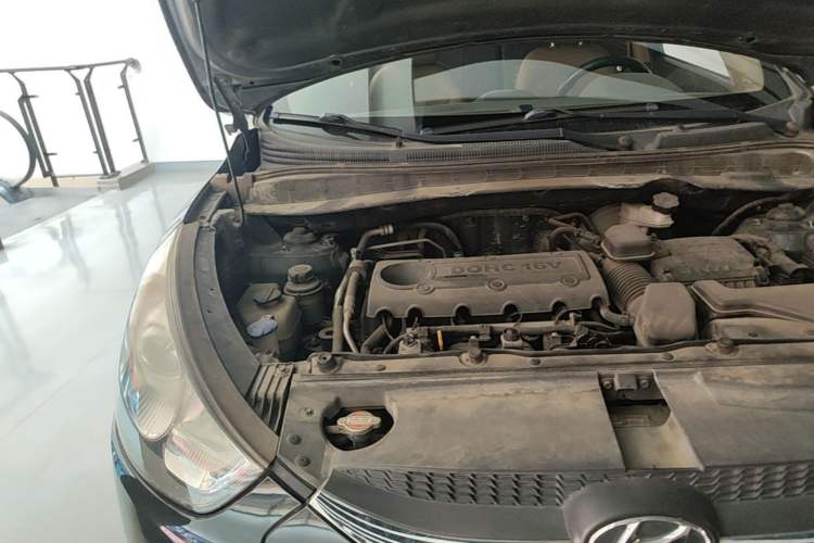 Used Hyundai ix35 2012 2.0L Automatic Two-Wheel Drive Elite Edition GLS Engine Bay Right