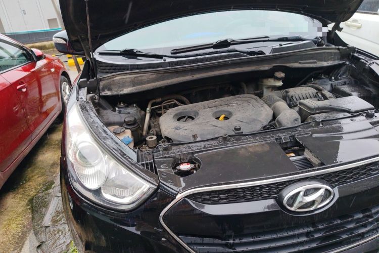 Used Hyundai ix35 2012 2.0L Automatic Two-Wheel Drive Elite Edition GLS Engine Bay Right
