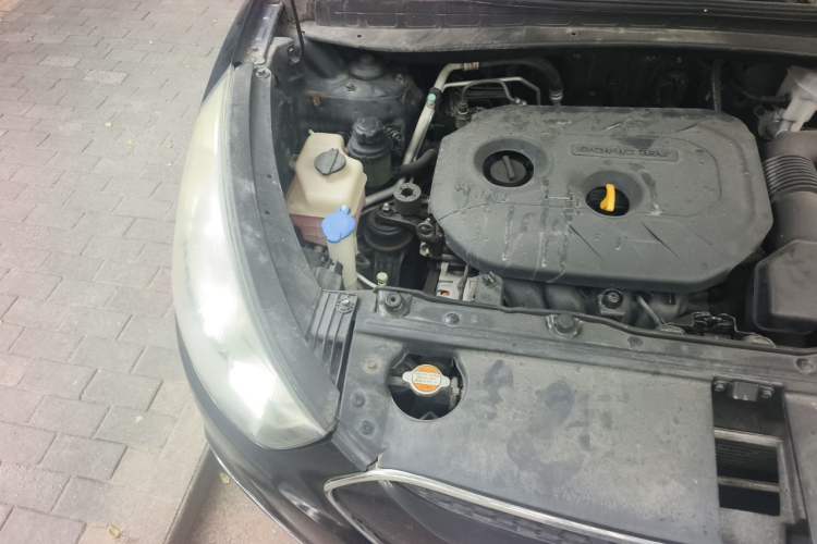 Used Hyundai ix35 2012 2.0L Automatic Two-Wheel Drive Elite Edition GLS Engine Bay Right