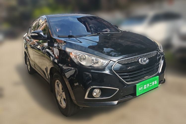Used Hyundai ix35 2012 2.0L Manual Two-Wheel Drive New Edition GL Front Right 45 Deg