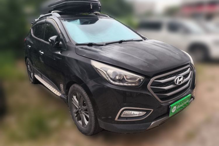 Used Hyundai ix35 2012 2.0L Automatic Two-Wheel Drive New Edition GL Front Right 45 Deg