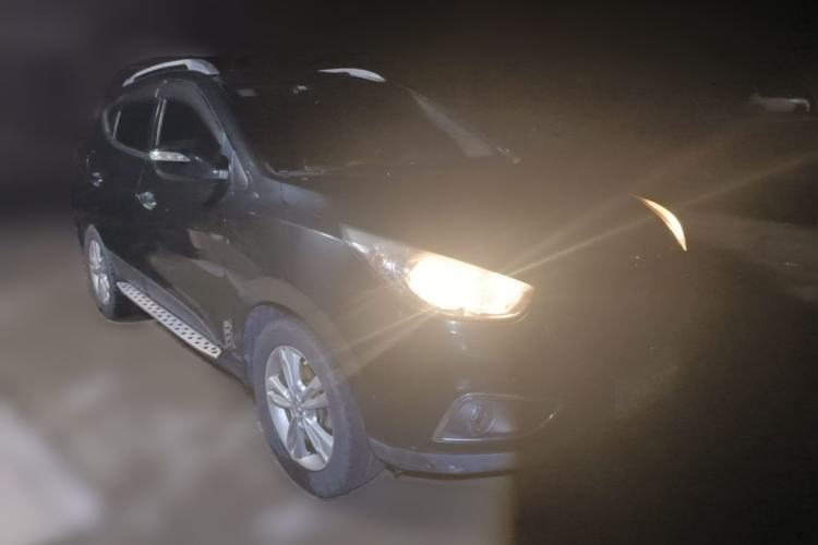 Used Hyundai ix35 2012 2.0L Automatic Two-Wheel Drive Elite Edition GLS Front Right 45 Deg