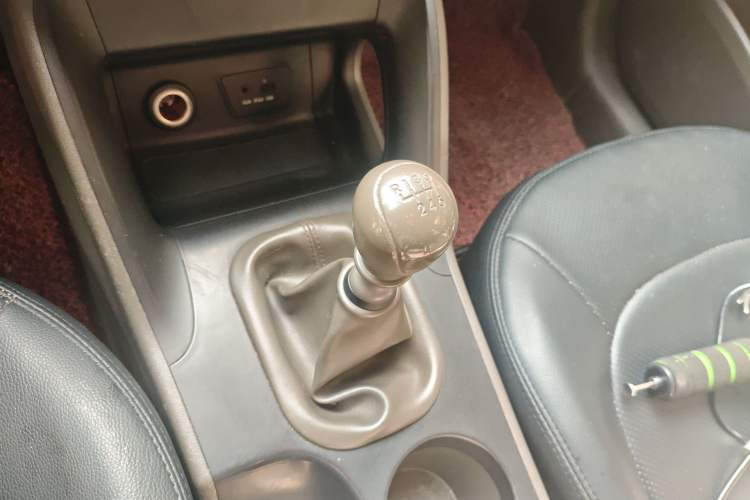 Used Hyundai ix35 2012 2.0L Manual Two-Wheel Drive New Edition GL Gear Lever