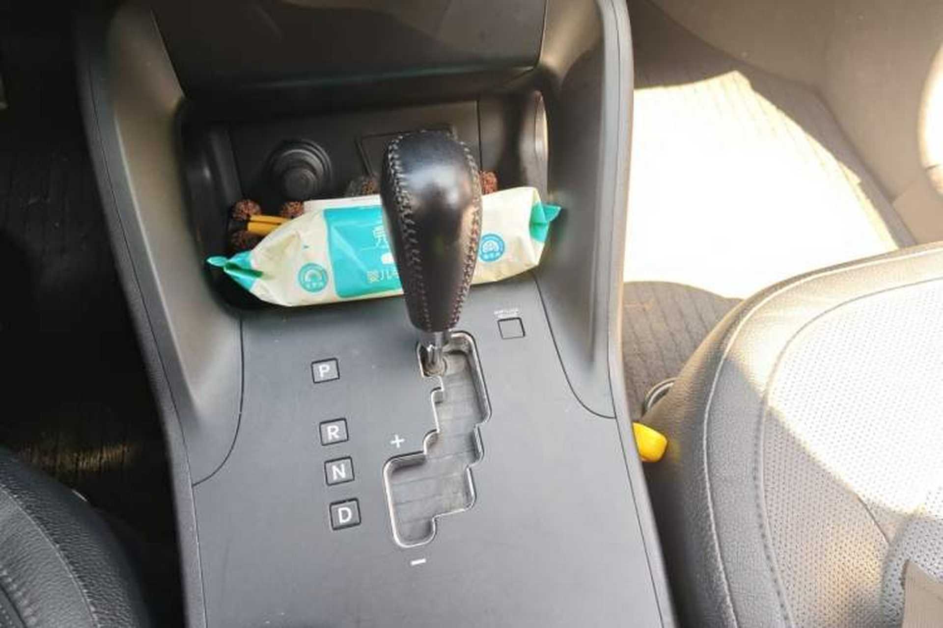 Used Hyundai ix35 2012 2.0L Automatic Two-Wheel Drive Elite Edition GLS Gear Lever