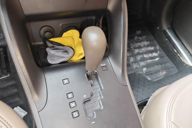 Used Hyundai ix35 2012 2.0L Automatic Two-Wheel Drive New Edition GL Gear Lever