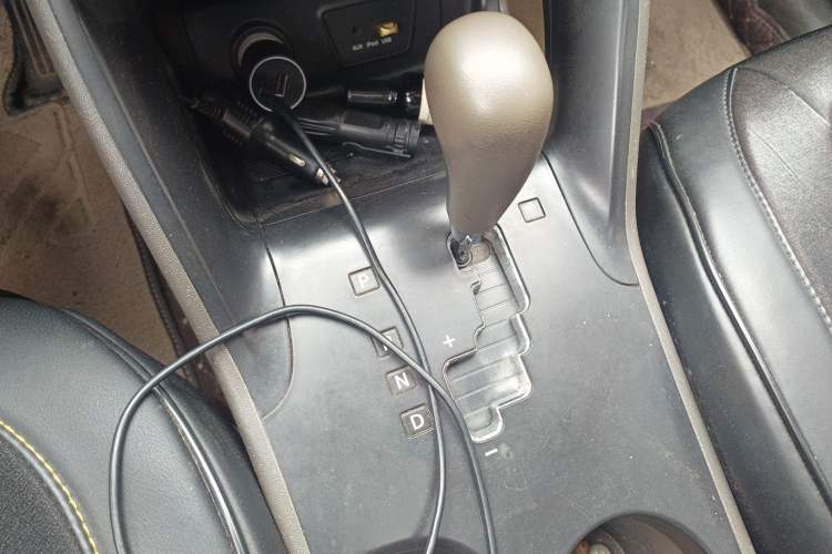 Used Hyundai ix35 2012 2.0L Automatic Two-Wheel Drive New Edition GL Gear Lever