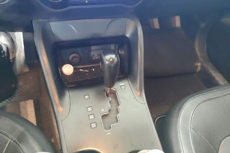 Used Hyundai ix35 2012 2.0L Automatic Two-Wheel Drive Elite Edition GLS Gear Lever