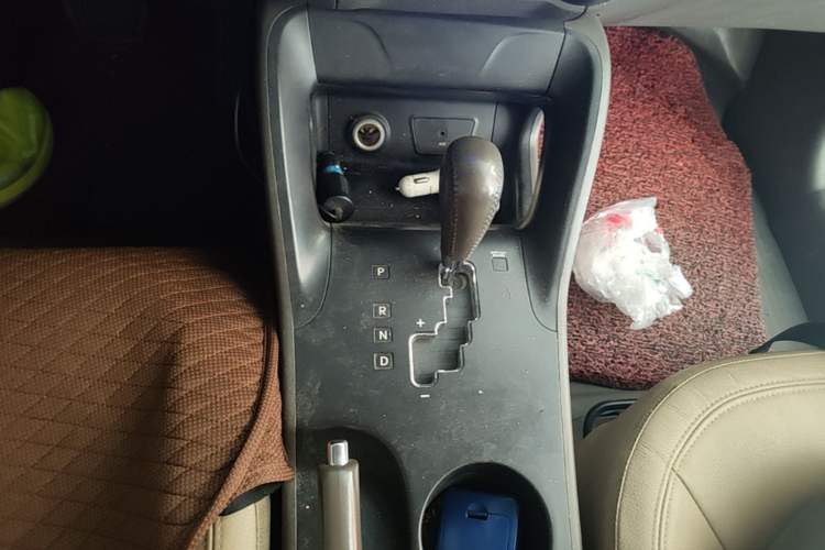 Used Hyundai ix35 2012 2.0L Automatic Two-Wheel Drive Elite Edition GLS Gear Lever