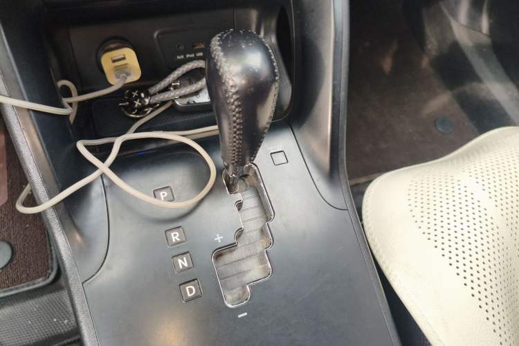 Used Hyundai ix35 2012 2.0L Automatic Two-Wheel Drive Elite Edition GLS Gear Lever