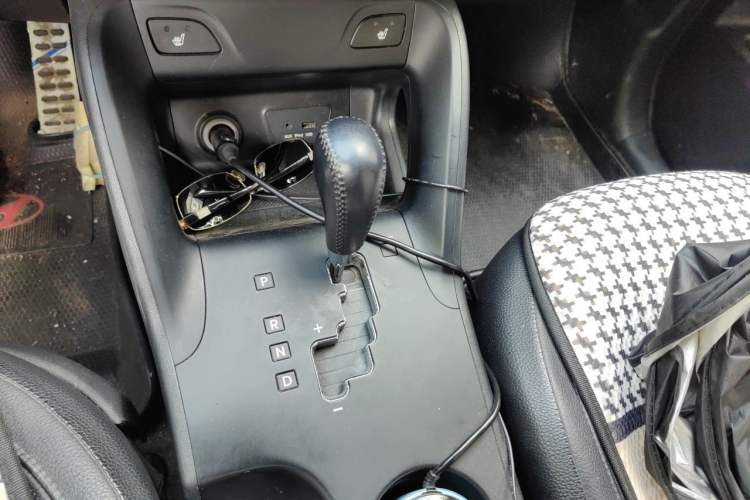 Used Hyundai ix35 2012 2.4L Automatic 4x4 Navigation Edition GLS Gear Lever