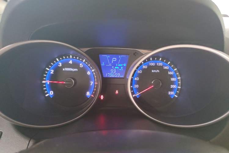 Used Hyundai ix35 2012 2.0L Automatic Two-Wheel Drive Elite Edition GLS Instrument Cluster