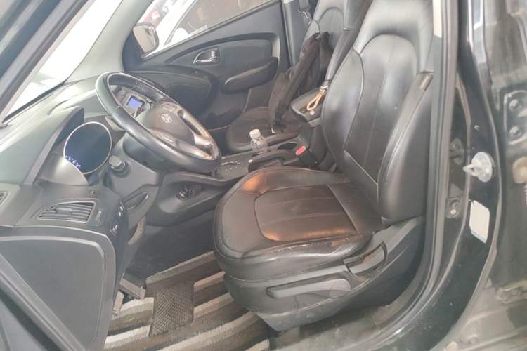 Used Hyundai ix35 2012 2.0L Automatic Two-Wheel Drive Elite Edition GLS Left Front Seat