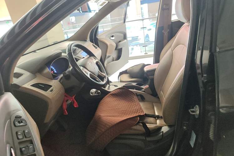 Used Hyundai ix35 2012 2.0L Automatic Two-Wheel Drive Elite Edition GLS Left Front Seat