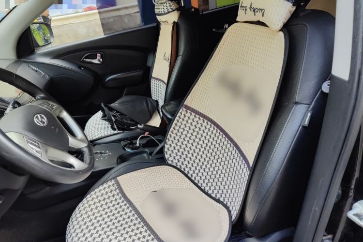 Used Hyundai ix35 2012 2.4L Automatic 4x4 Navigation Edition GLS Left Front Seat