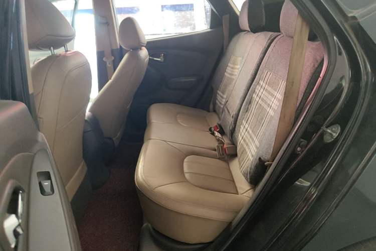 Used Hyundai ix35 2012 2.0L Automatic Two-Wheel Drive Elite Edition GLS Left Rear Seat