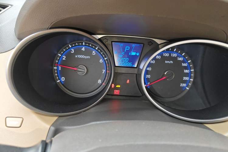 Used Hyundai ix35 2012 2.0L Automatic Two-Wheel Drive New Edition GL Odometer Close Up