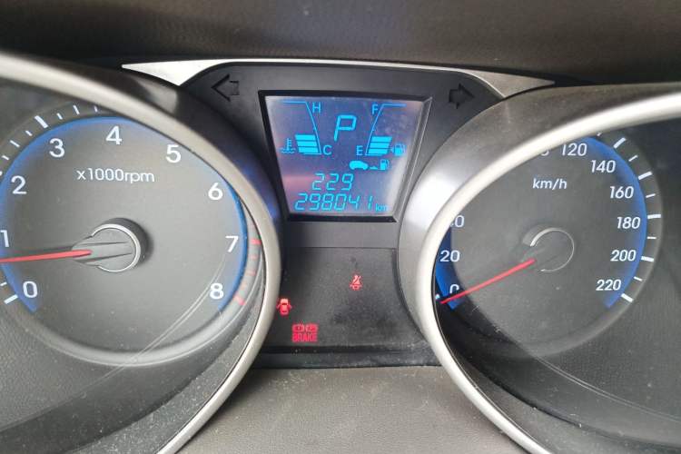 Used Hyundai ix35 2012 2.0L Automatic Two-Wheel Drive New Edition GL Odometer Close Up