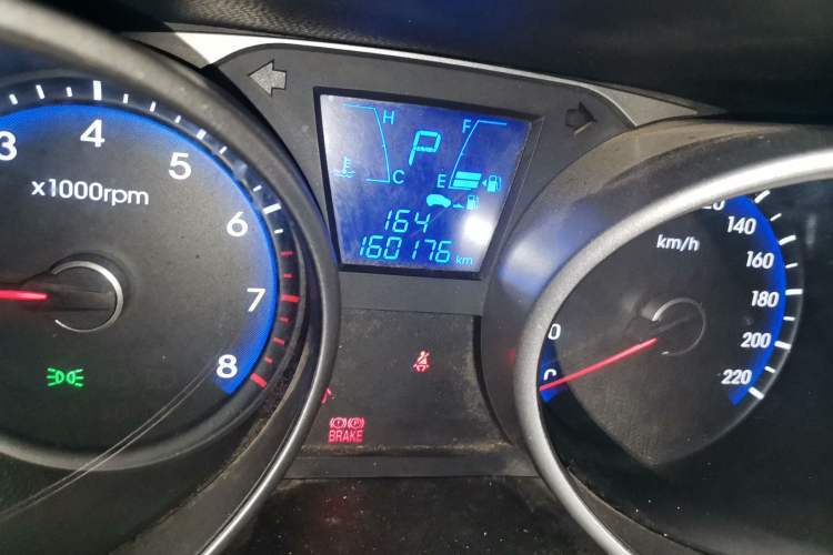 Used Hyundai ix35 2012 2.0L Automatic Two-Wheel Drive New Edition GL Odometer Close Up