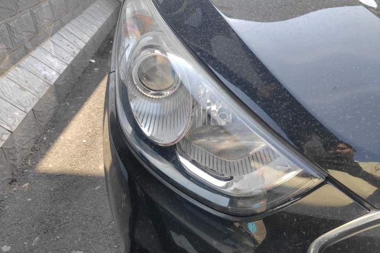 Used Hyundai ix35 2012 2.0L Automatic Two-Wheel Drive Elite Edition GLS Right Front Headlight