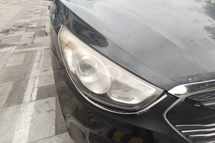 Used Hyundai ix35 2012 2.0L Automatic Two-Wheel Drive New Edition GL Right Front Headlight