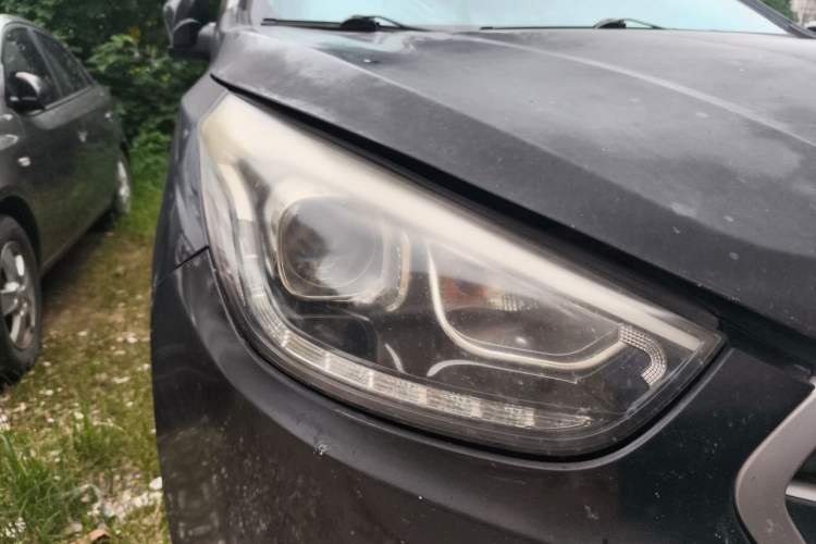 Used Hyundai ix35 2012 2.0L Automatic Two-Wheel Drive New Edition GL Right Front Headlight