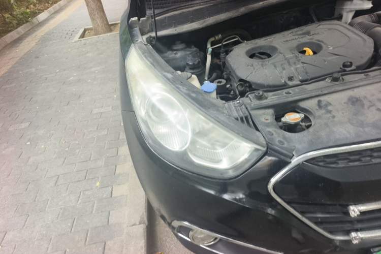 Used Hyundai ix35 2012 2.0L Automatic Two-Wheel Drive Elite Edition GLS Right Front Headlight