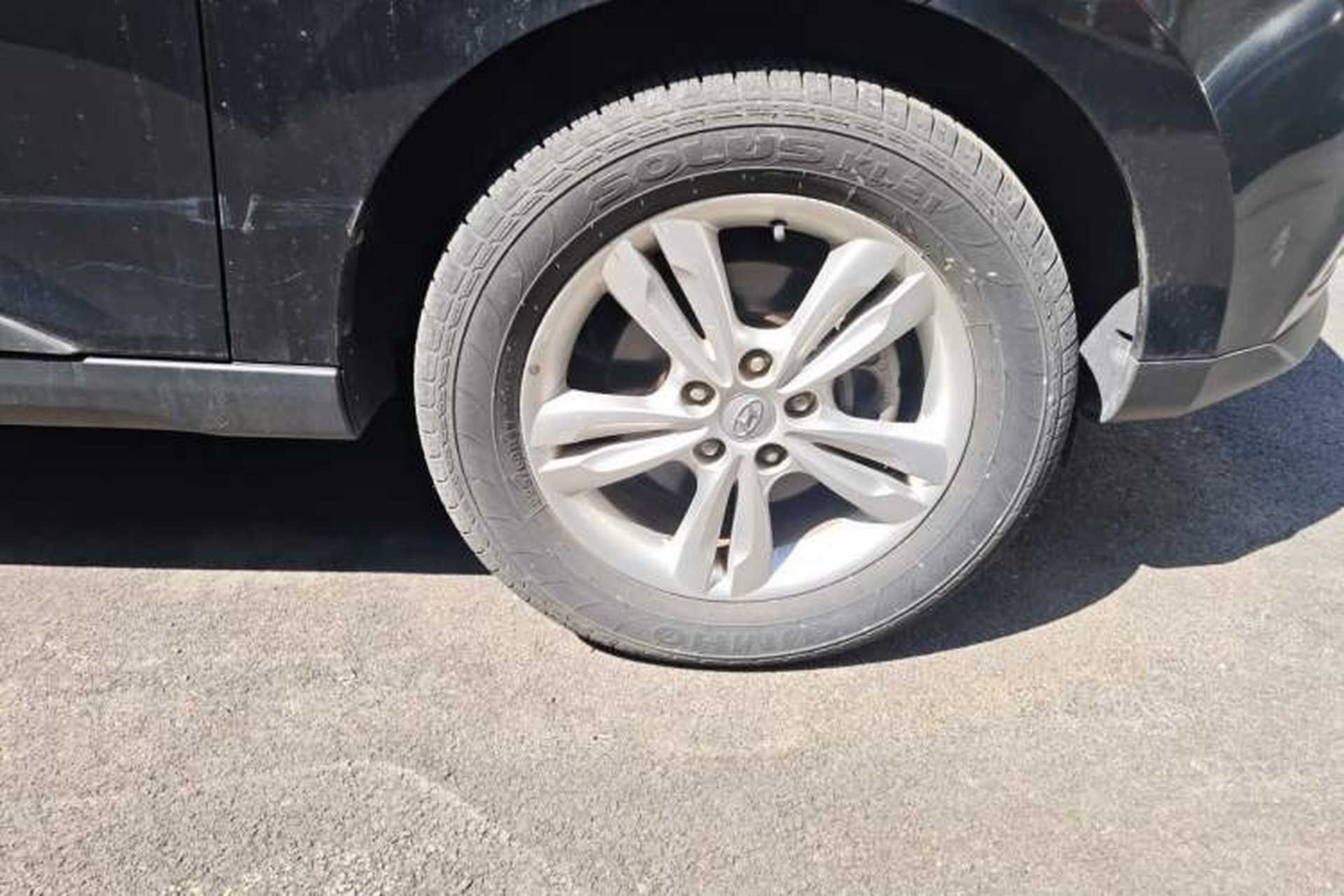 Used Hyundai ix35 2012 2.0L Automatic Two-Wheel Drive Elite Edition GLS Right Front Wheel Hub