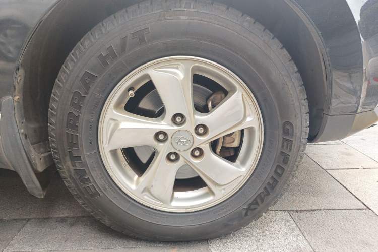 Used Hyundai ix35 2012 2.0L Automatic Two-Wheel Drive New Edition GL Right Front Wheel Hub