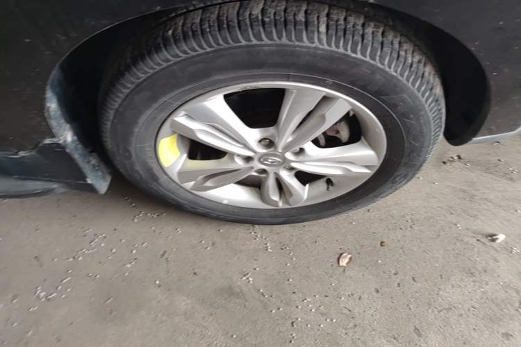 Used Hyundai ix35 2012 2.0L Automatic Two-Wheel Drive Elite Edition GLS Right Front Wheel Hub