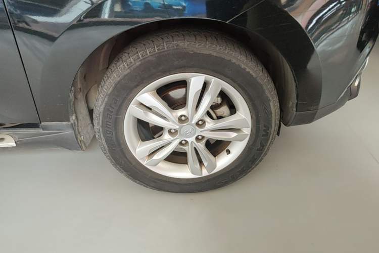 Used Hyundai ix35 2012 2.0L Automatic Two-Wheel Drive Elite Edition GLS Right Front Wheel Hub