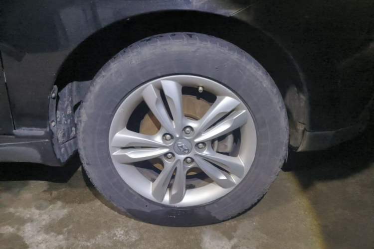 Used Hyundai ix35 2012 2.0L Automatic Two-Wheel Drive Elite Edition GLS Right Front Wheel Hub