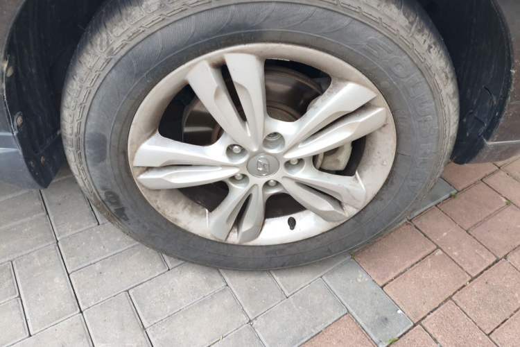 Used Hyundai ix35 2012 2.0L Automatic Two-Wheel Drive Elite Edition GLS Right Front Wheel Hub