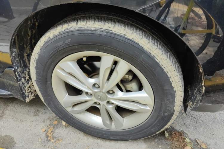 Used Hyundai ix35 2012 2.4L Automatic 4x4 Navigation Edition GLS Right Front Wheel Hub