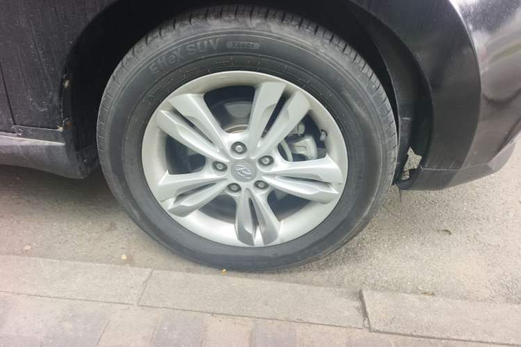Used Hyundai ix35 2012 2.0L Automatic Two-Wheel Drive Elite Edition GLS Right Front Wheel Hub