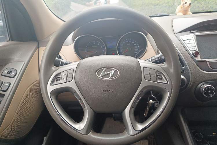Used Hyundai ix35 2012 2.0L Automatic Two-Wheel Drive New Edition GL Steering Wheel