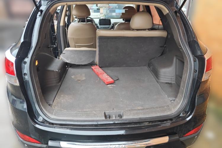 Used Hyundai ix35 2012 2.0L Automatic Two-Wheel Drive New Edition GL Trunk
