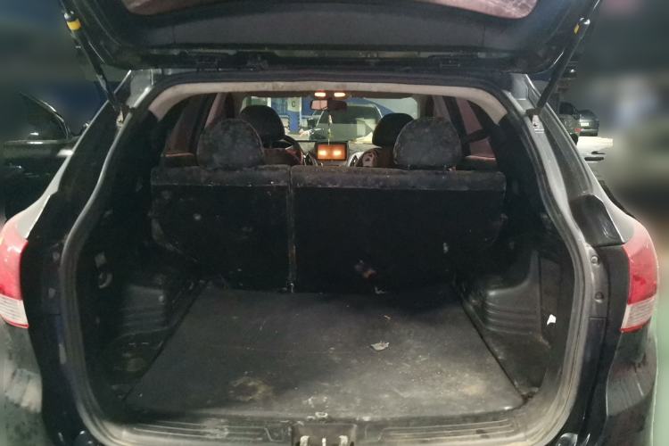 Used Hyundai ix35 2012 2.0L Automatic Two-Wheel Drive New Edition GL Trunk