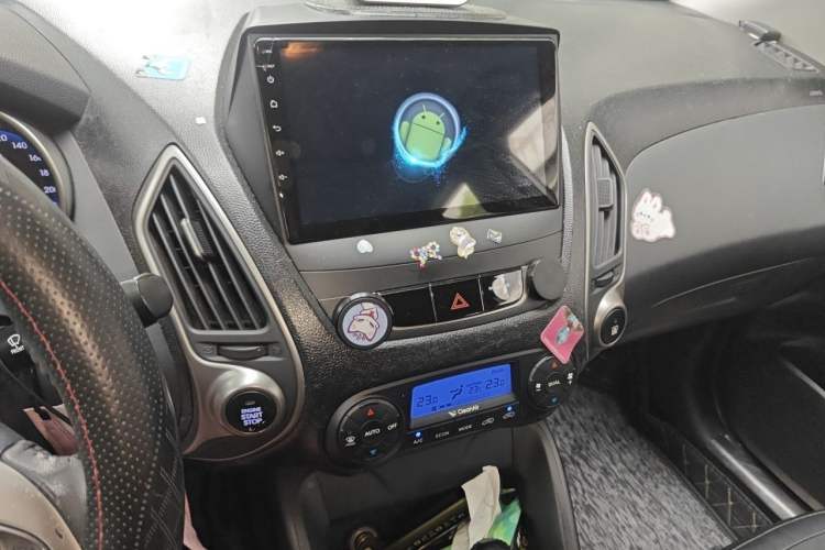 Used Hyundai ix35 2012 2.0L Automatic Two-Wheel Drive Elite Edition GLS Audio And AC Panel