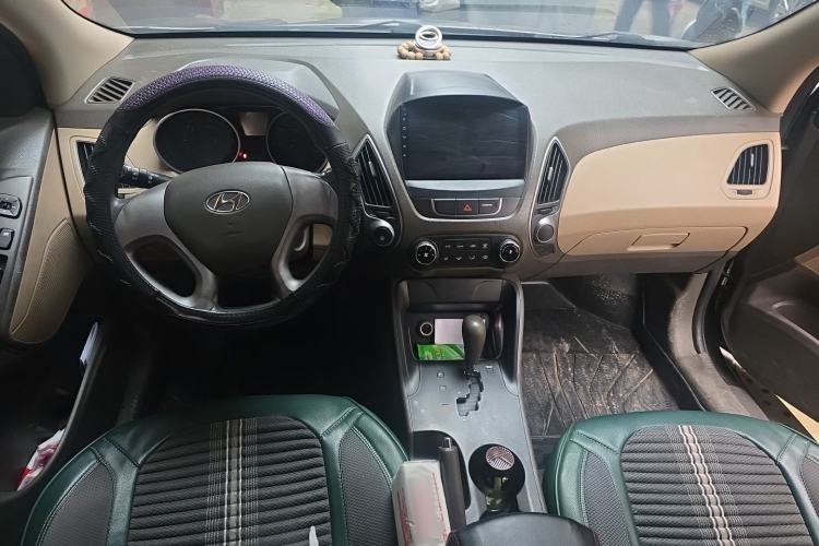 Used Hyundai ix35 2012 2.0L Automatic Two-Wheel Drive New Edition GL Center Console