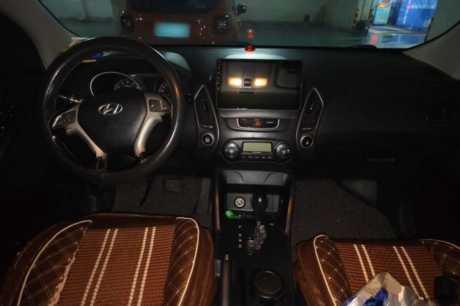Used Hyundai ix35 2012 2.0L Automatic Two-Wheel Drive Elite Edition GLS Center Console
