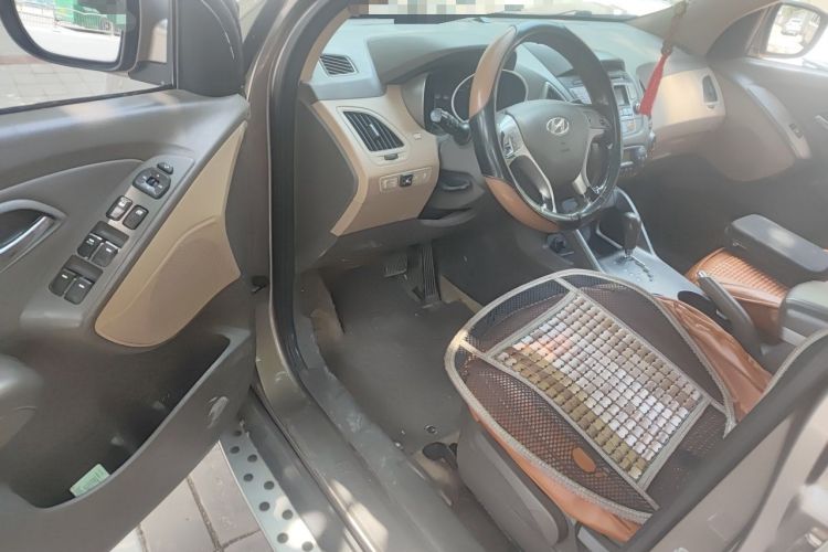 Used Hyundai ix35 2012 2.0L Automatic Two-Wheel Drive Elite Edition GLS Driver Seat