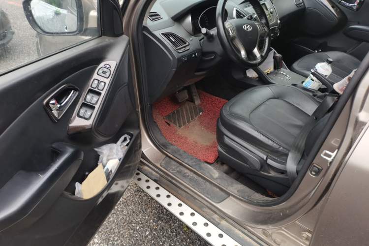 Used Hyundai ix35 2012 2.0L Automatic Two-Wheel Drive Elite Edition GLS Driver Seat