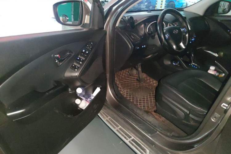 Used Hyundai ix35 2012 2.0L Automatic Two-Wheel Drive Elite Edition GLS Driver Seat
